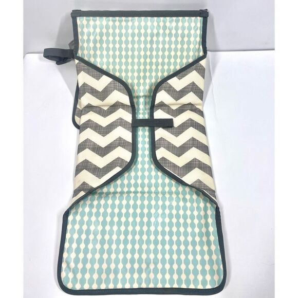 Skip Hop Pronto Portable Baby Changing Pad Chevron Stripe Gray Ivory - Picture 5 of 7